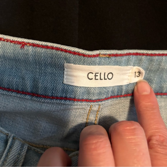 Cello Jeans with faded style.  Easy to roll up the bottoms for extra style - Picture 12 of 16